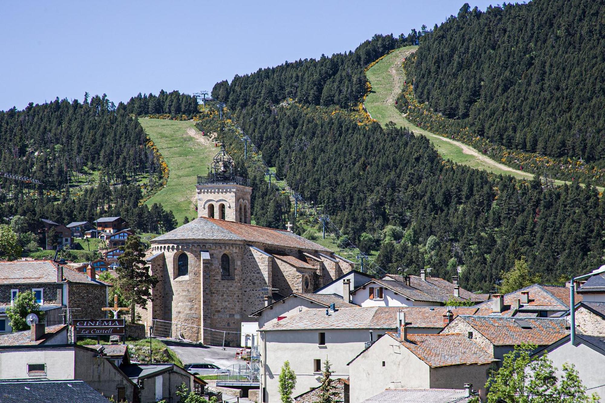 Soulazene - Station De Ski Accessible A Pied Les Angles  Exterior foto